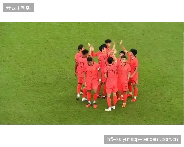陶强龙踢中锋败笔：球员成长的“千里眼”与“顺风耳”